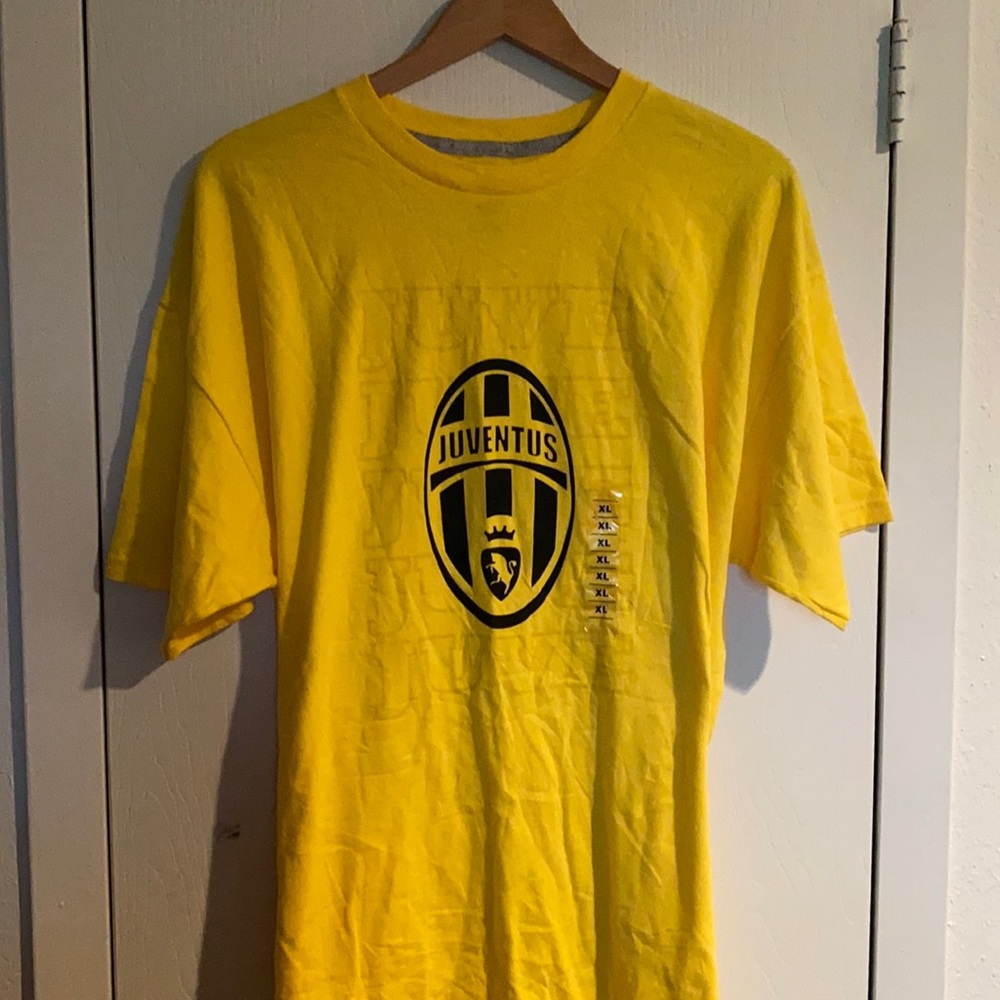 Men’s XL Soccer Tee.  Bright Yellow.  Juventus FC